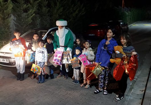 Çocukların yüzü Nasreddin Hoca ile güldü